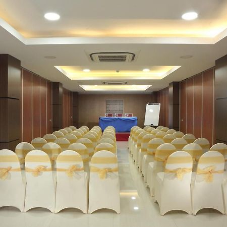 Horison Express Sentani Hotel Jayapura Kültér fotó