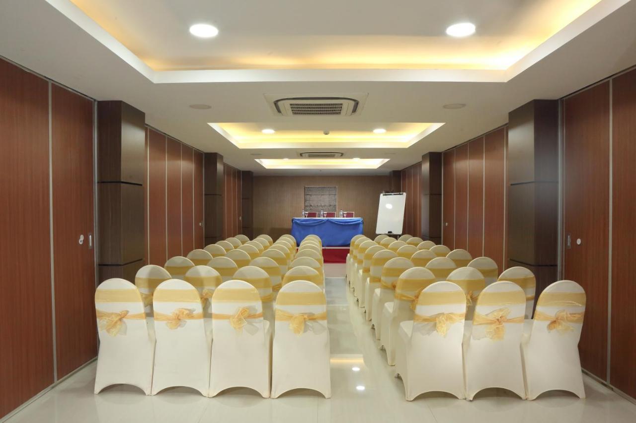 Horison Express Sentani Hotel Jayapura Kültér fotó