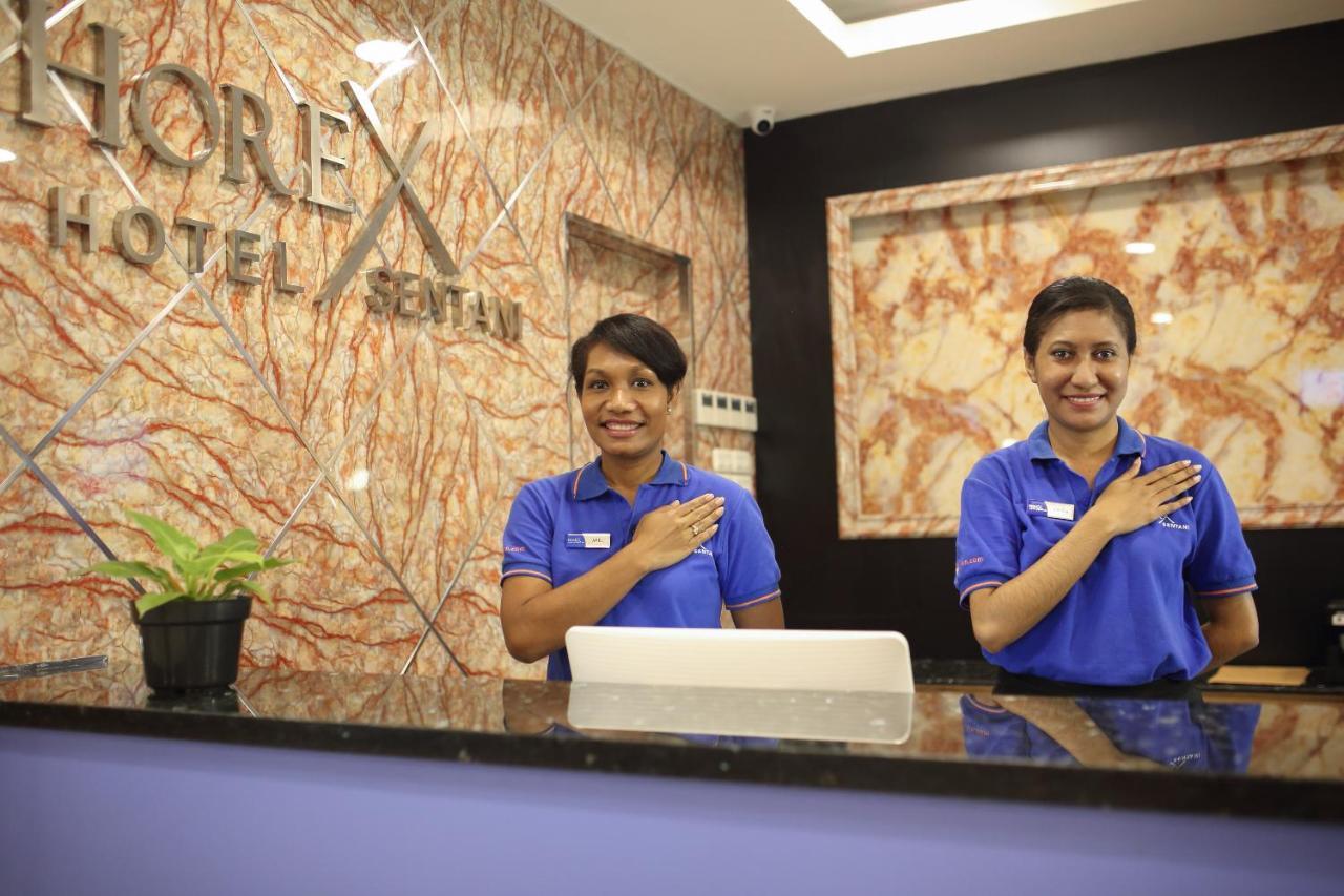 Horison Express Sentani Hotel Jayapura Kültér fotó